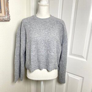 TopShop Grey Fluffy Ribbed Crop Sweater Crew Neck Size 8 Wide Sleeves